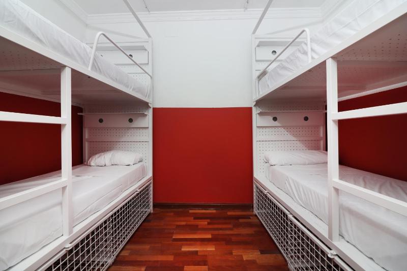 Bed in 8-Bed Mixed Dormitory Room with Private Bathroom image 3