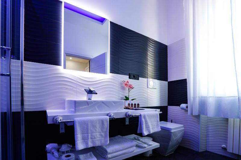 Double Room image 2