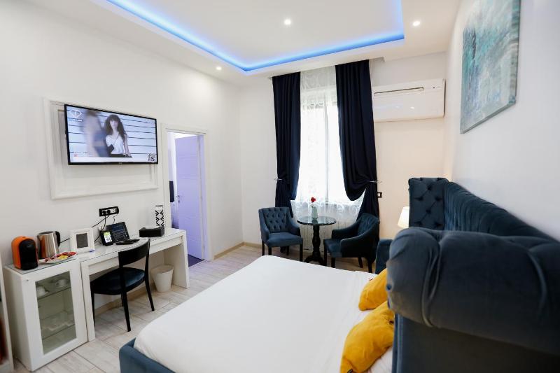 Double Room image 4