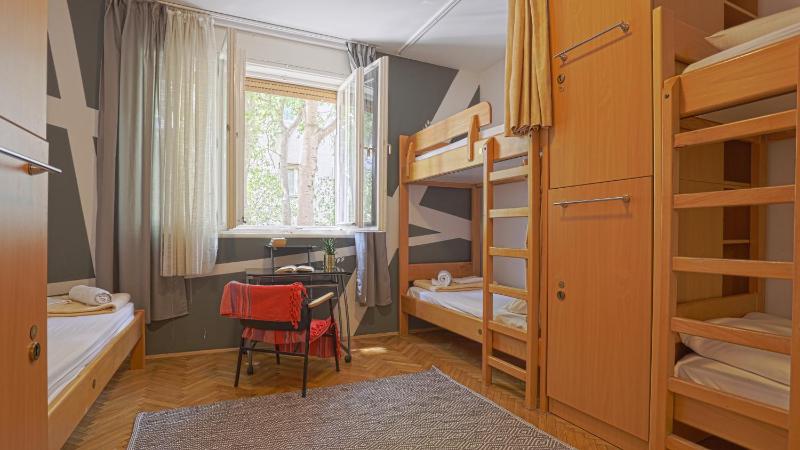 Standard Triple Room image 3