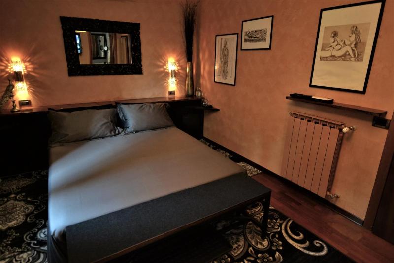 Double Room with Spa Bath image 3