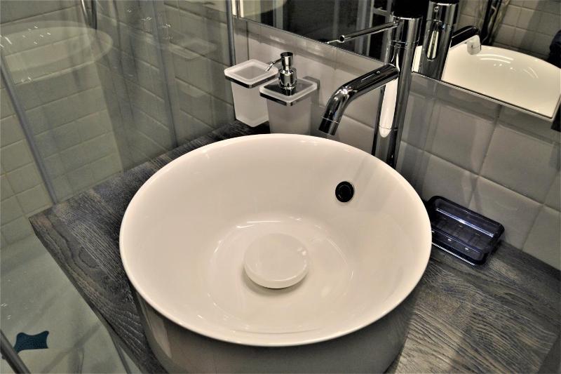 Double or Twin Room with Private Bathroom image 3