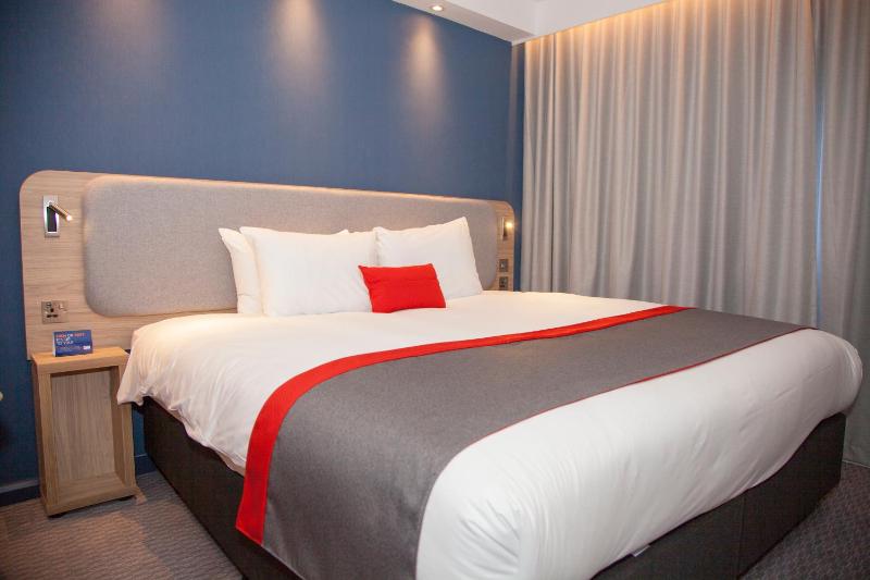 Standard King Room with Free Hot Breakfast image 2