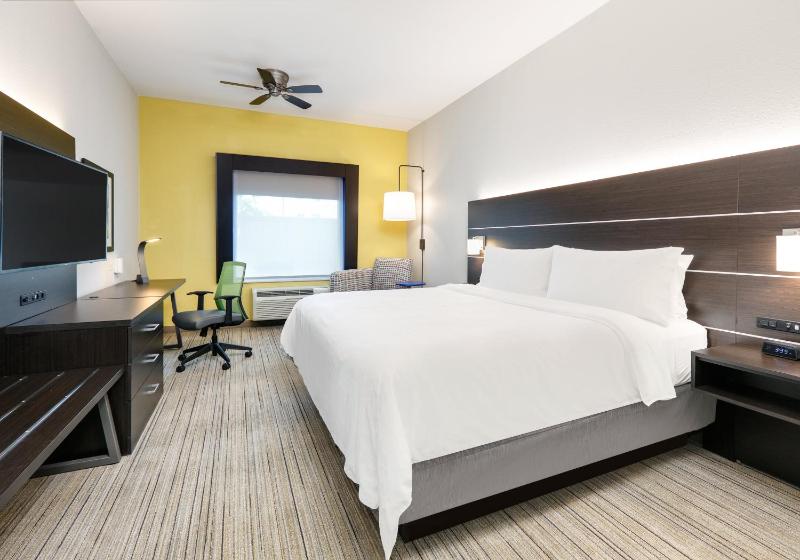 Standard King Room image 2