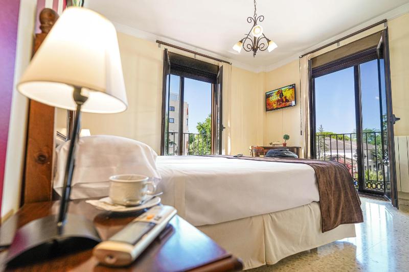 Double or Twin Room image 2