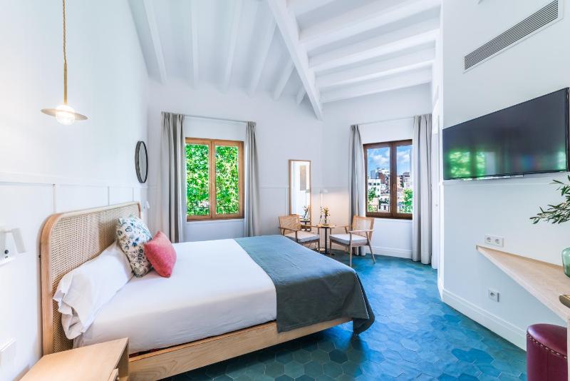 Superior Double/Twin Room image 2