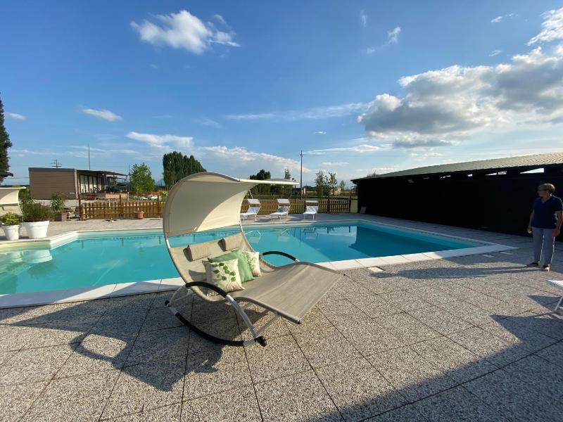 Deluxe Bungalow with Garden View image 2