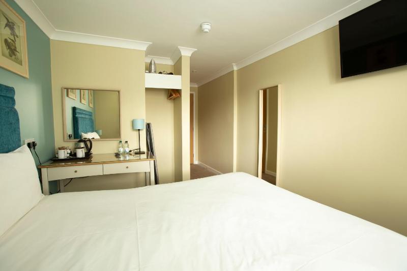Riverside King Room image 3