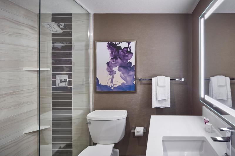 Valley Tower Deluxe Room, 1 King Bed, Non-Smoking image 2