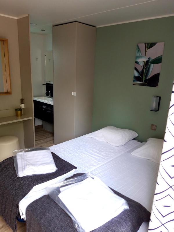 Two-Bedroom Chalet image 4