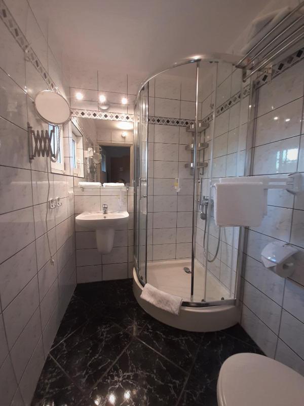 Studio Apartment (2-3 Adults) image 1