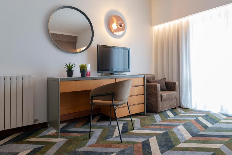 Triple Room (2 Adults + 1 Child) image 4