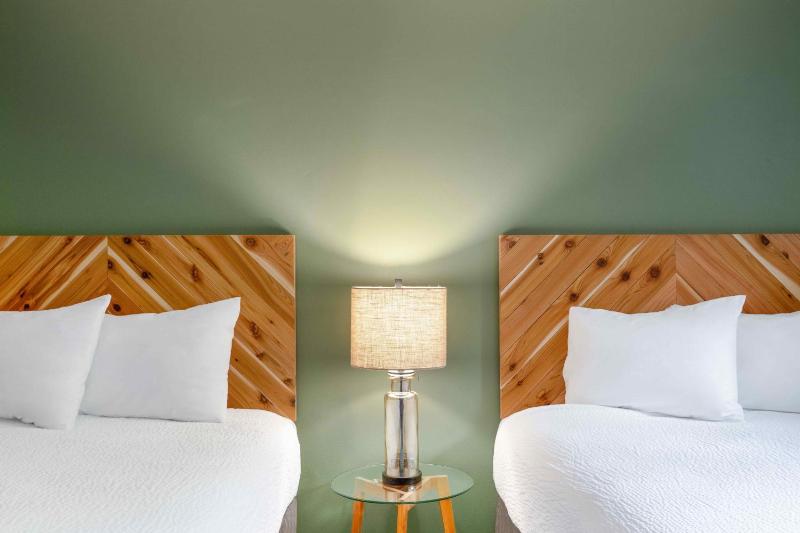 Superior Double Room with Two Double Beds image 2