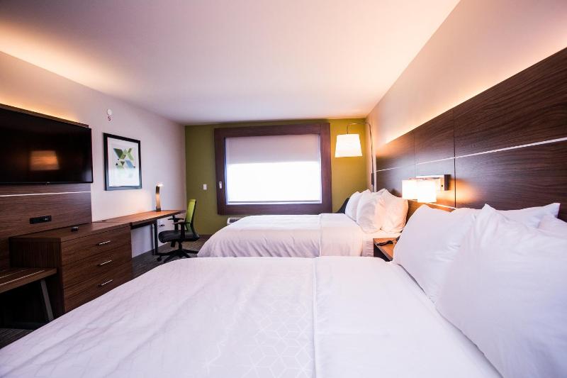 Suite with Two Queen Beds image 4