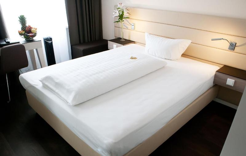 Double Room image 2