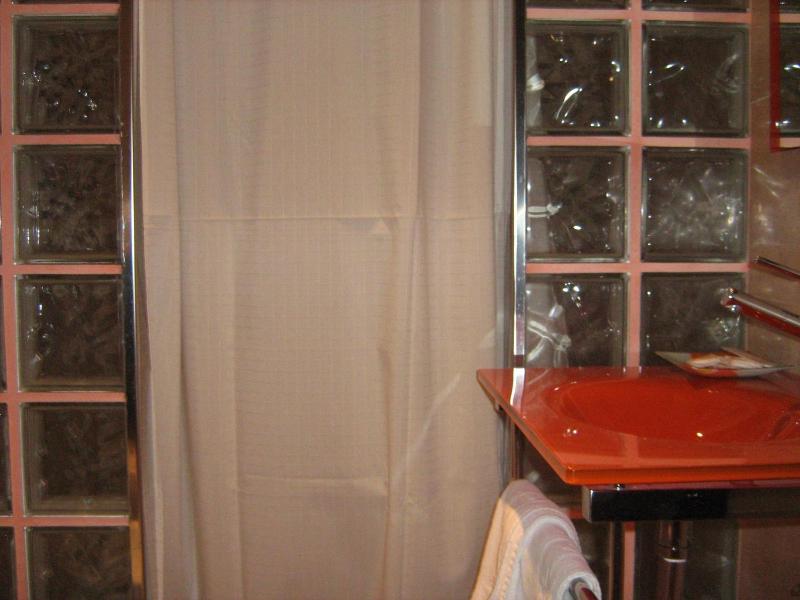 Double or Twin Room image 4