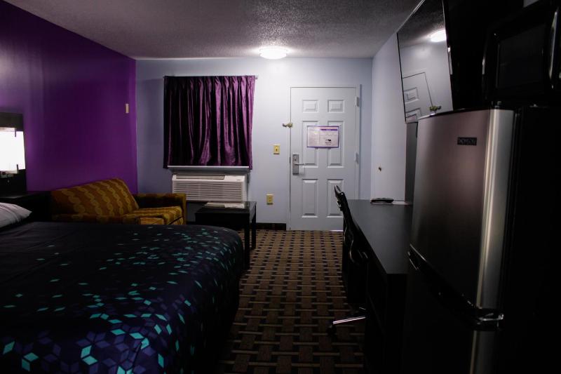 King Room - Non-Smoking image 4