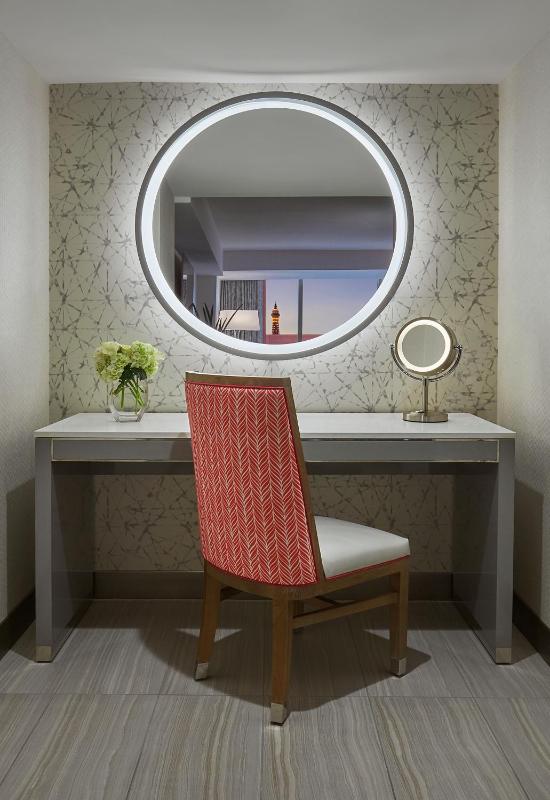 Flamingo Executive Suite, 1 King, Non-Smoking, Habitat Tower