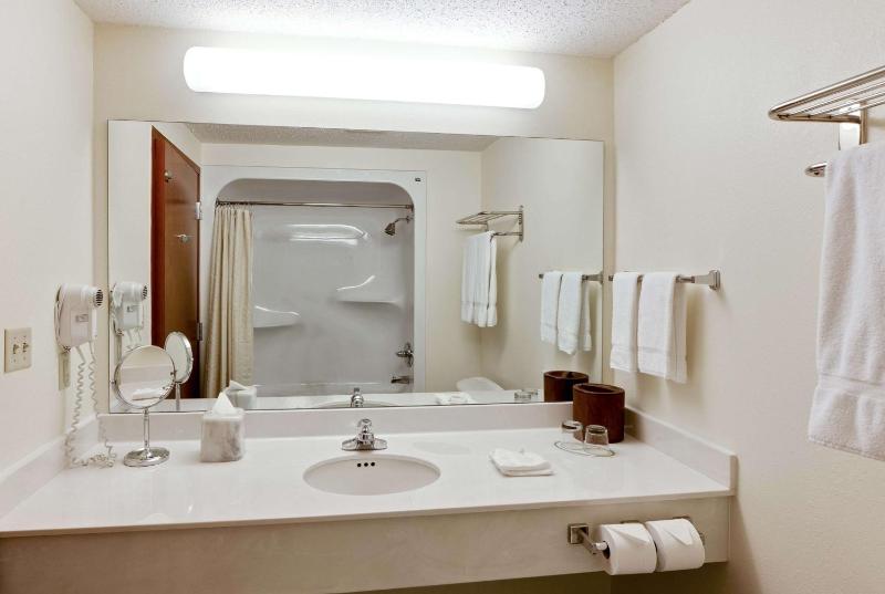 One-Bedroom Suite with 2 Queen Beds, Non-Smoking image 4