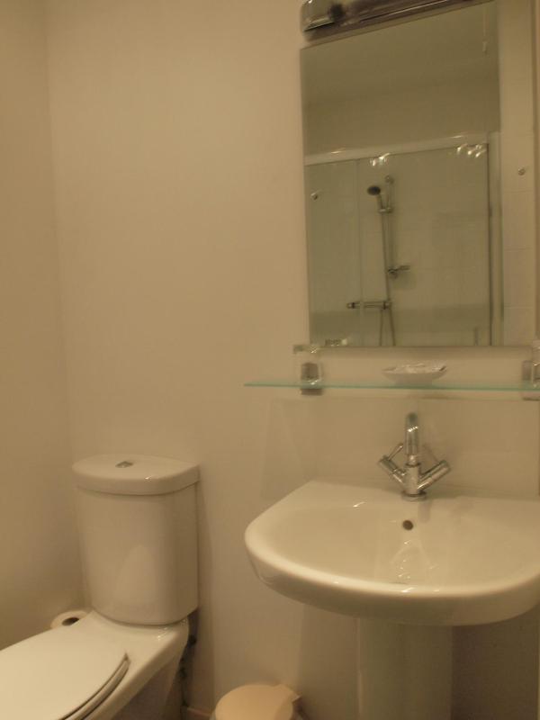 Double Room image 3