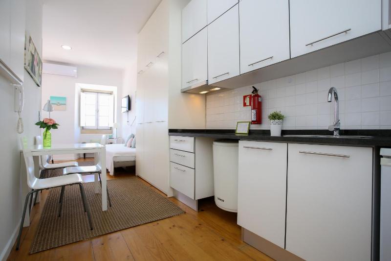 Studio Apartment image 4