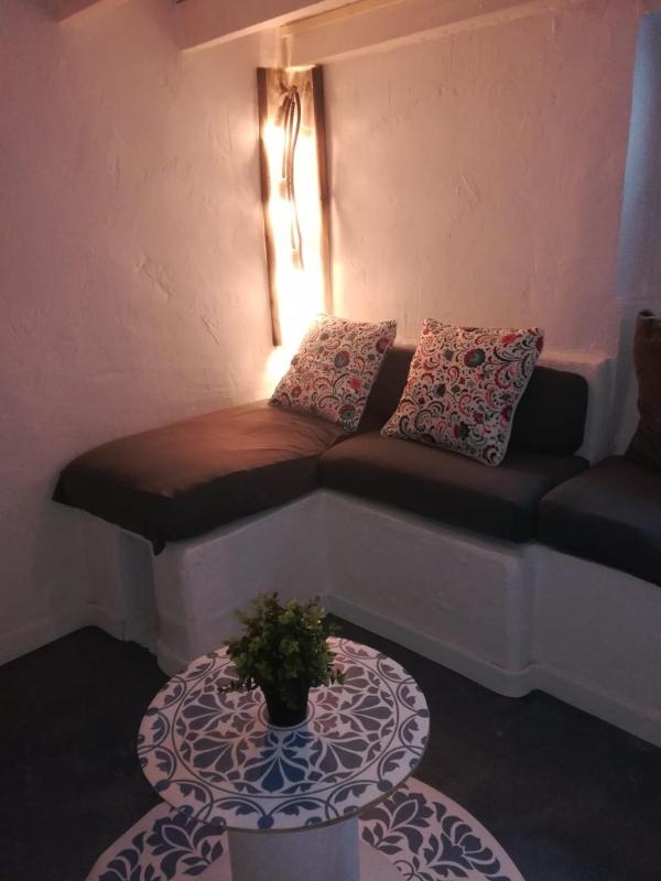 One-Bedroom House image 2