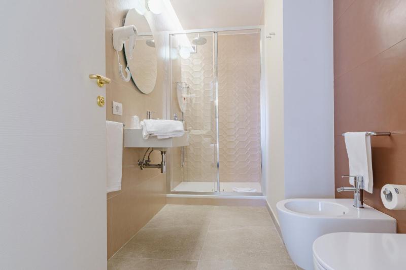 Deluxe Double Room image 4