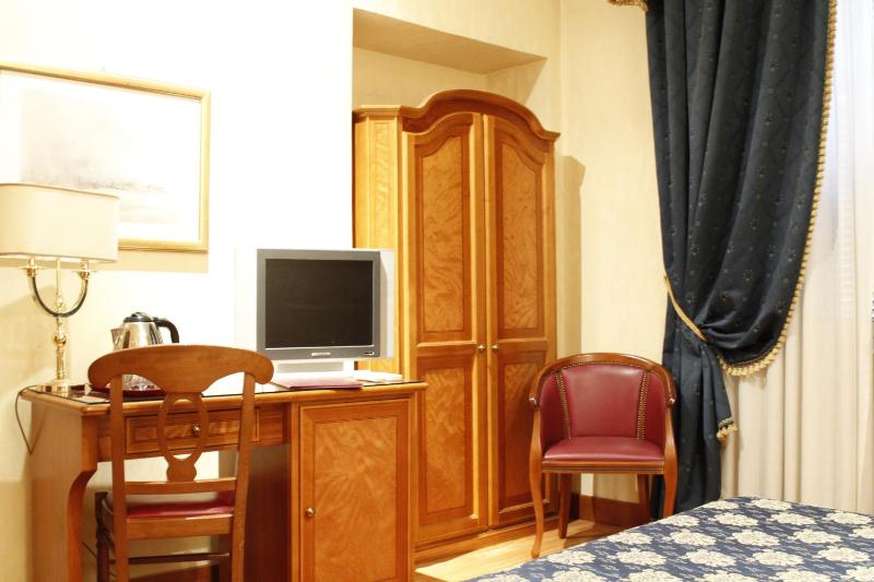 Single Room image 3