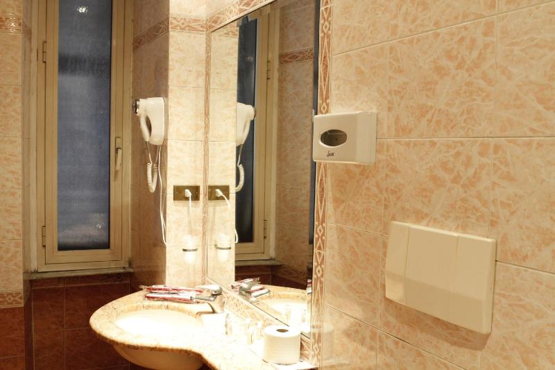 Triple Room image 2