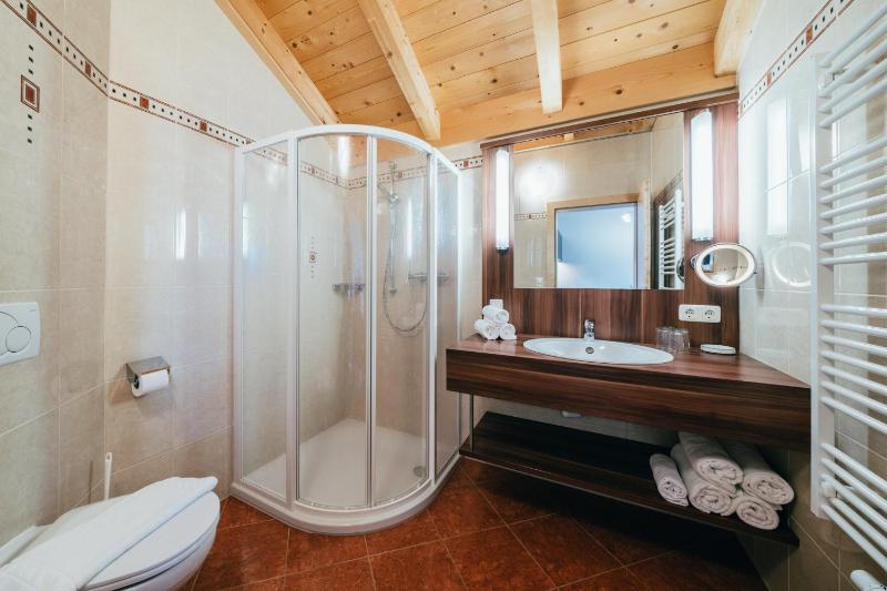 Two-Bedroom Deluxe Apartment image 3