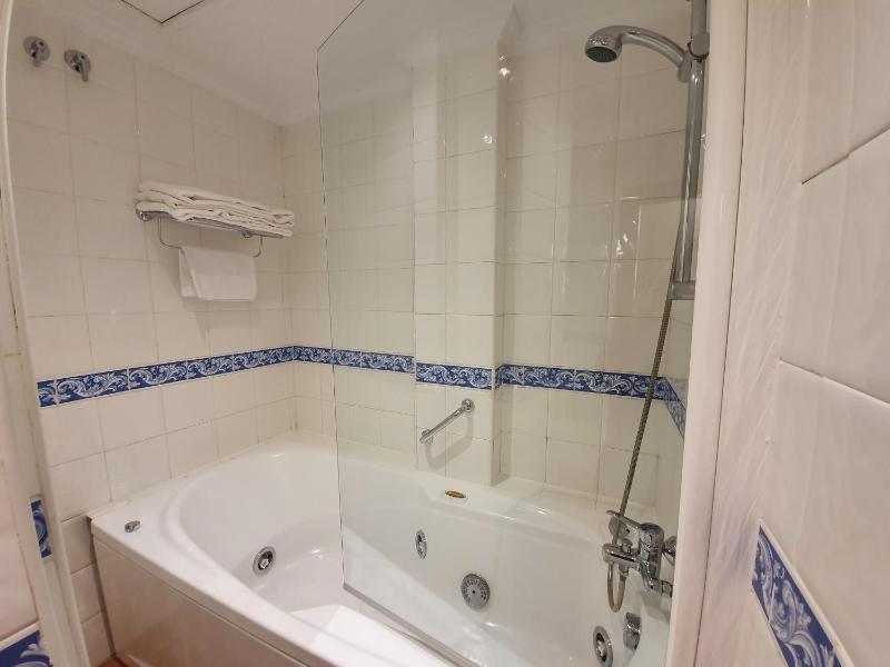 Triple Room - Attic image 3