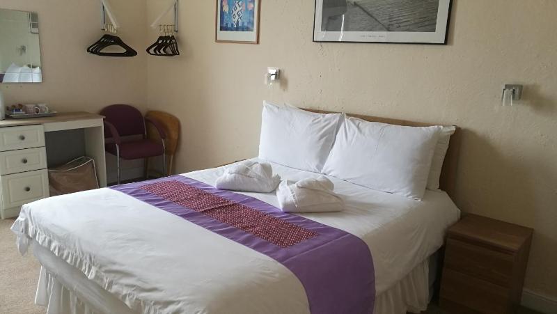 Double Room image 4