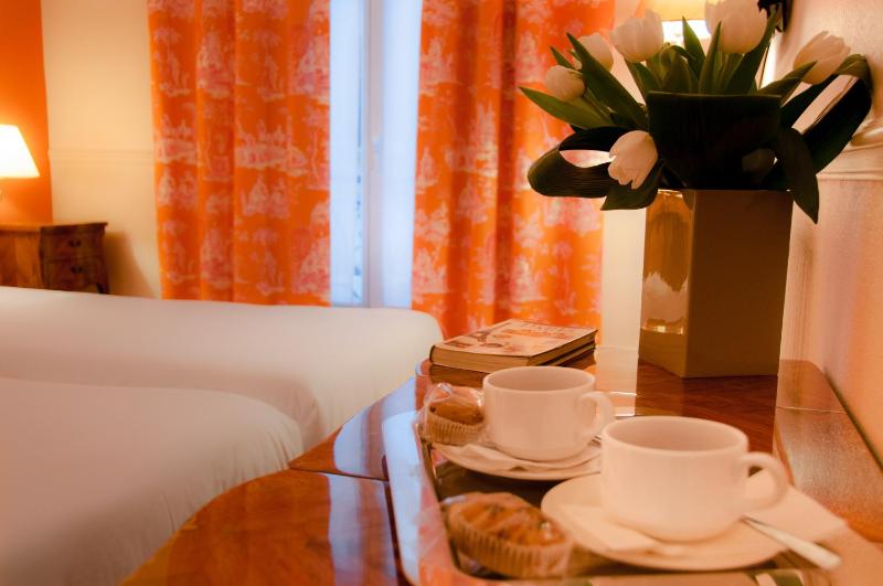 Superior Twin Room image 3