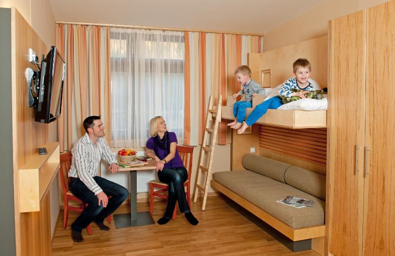 Quadruple Room image 4