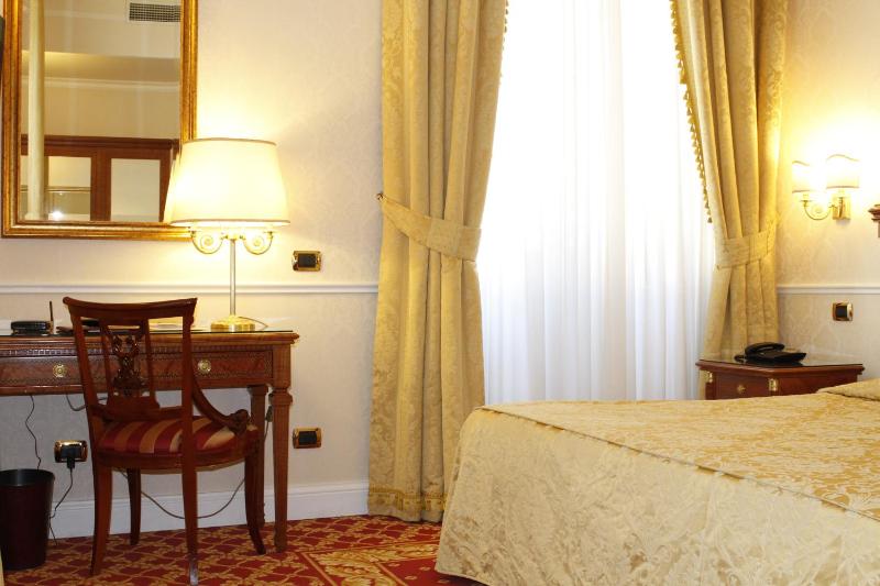 Double or Twin Room image 2