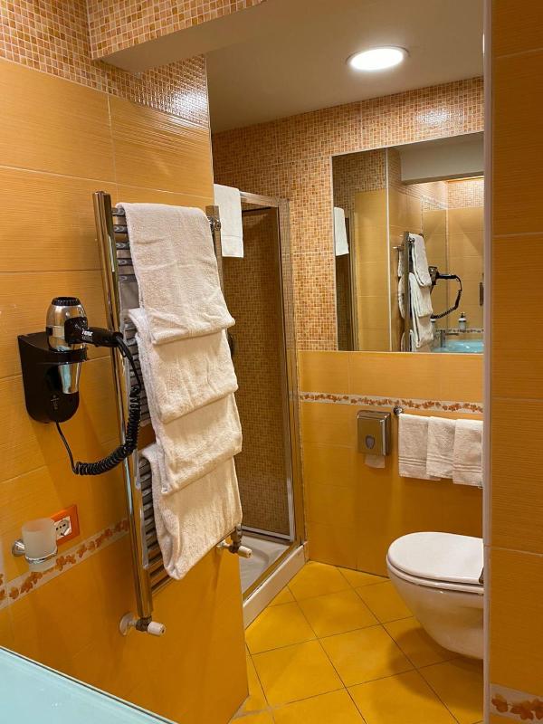 Quadruple Room image 3