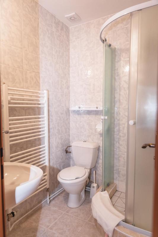 Standard Quadruple Room image 2