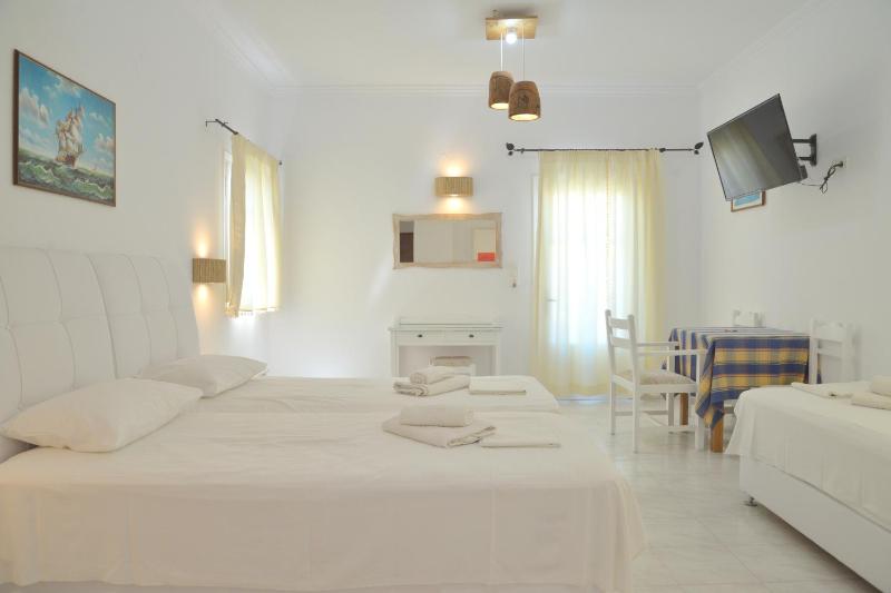 Apartment (3 Adults) image 4