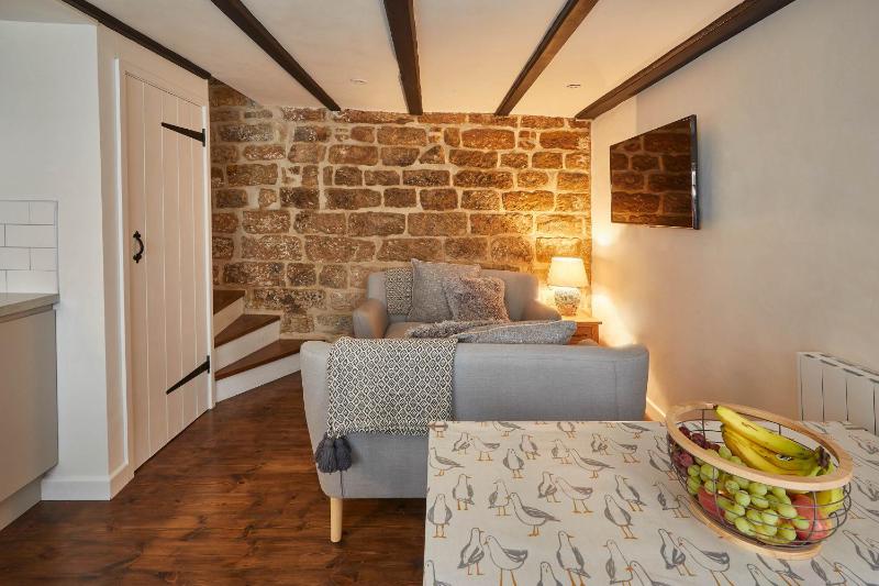 Host & Stay | Dolphin Cottage 1736 - image 14