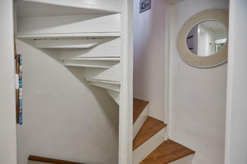 Host & Stay | Dolphin Cottage 1736 - image 1