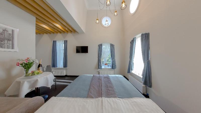 Deluxe Junior Suite image 4