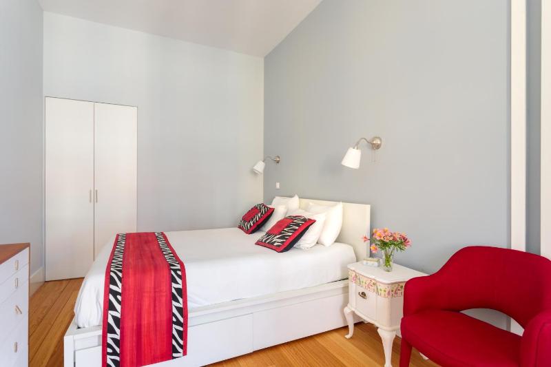 Mouzinho 244 - Porto Houses & Suites - image 4