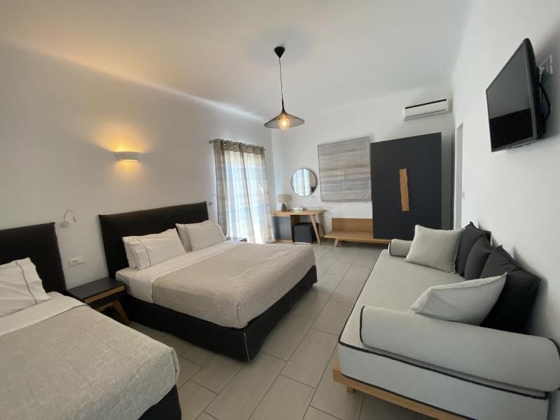 Standard Triple Room image 2