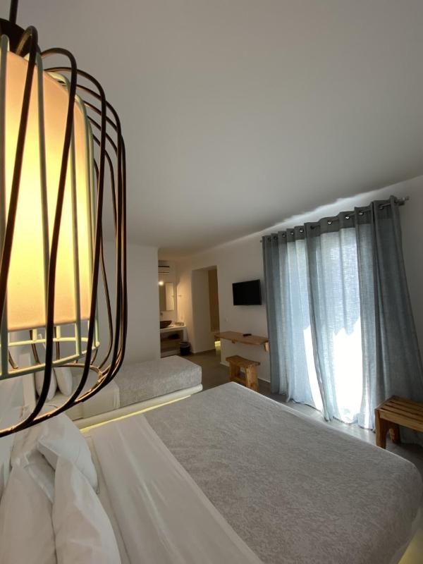 Deluxe Quadruple Room image 4