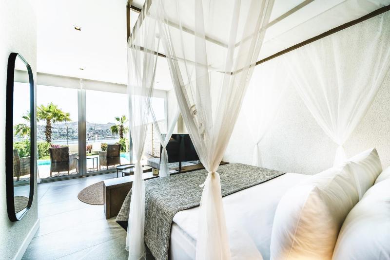 Exclusive Suite with Private Pool – Two Bedroom image 1