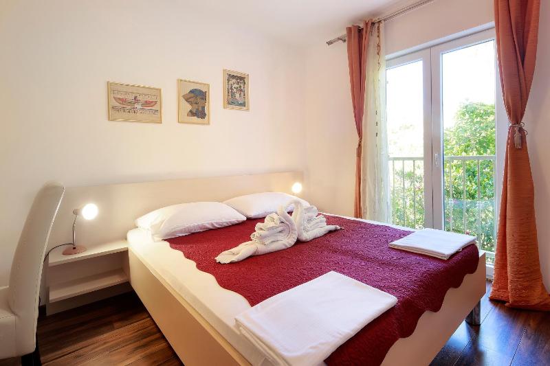Deluxe King Room image 4