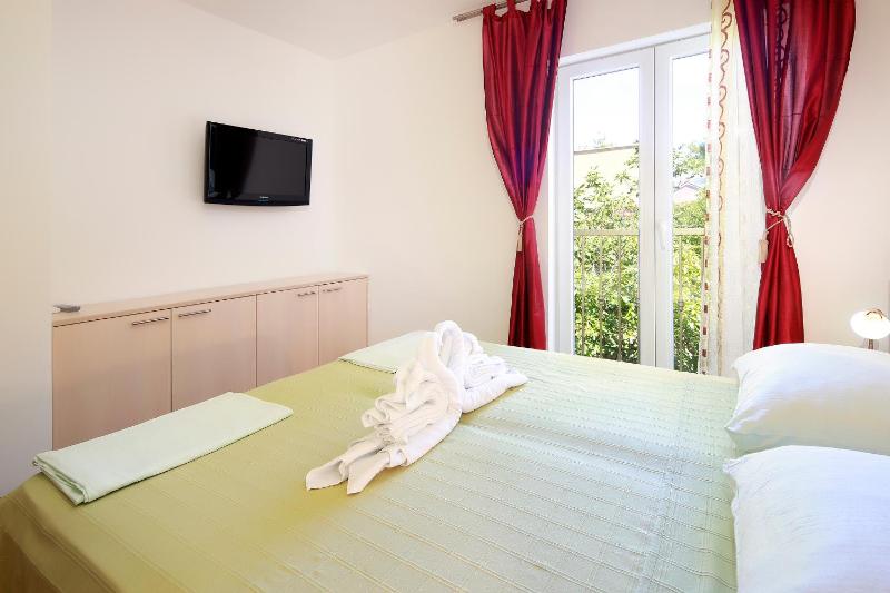 Deluxe King Room image 4