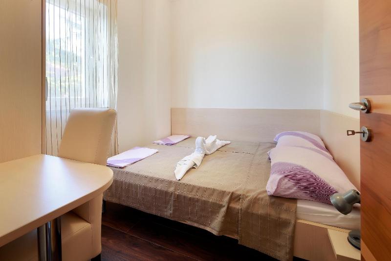 Deluxe Double Room image 3