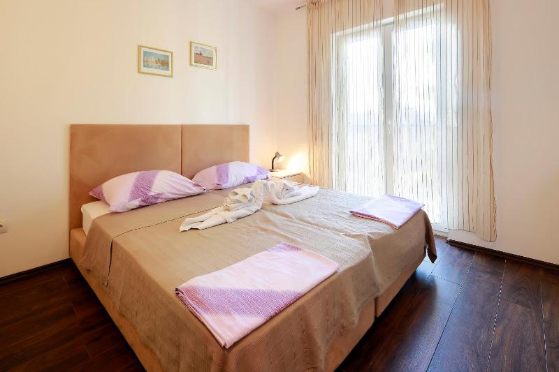 Deluxe Double Room image 2