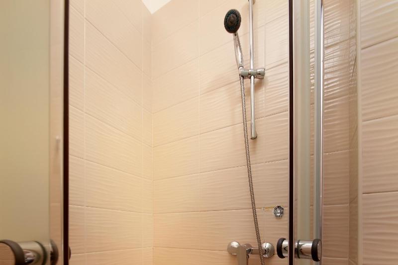 Premium Quadruple Room image 4